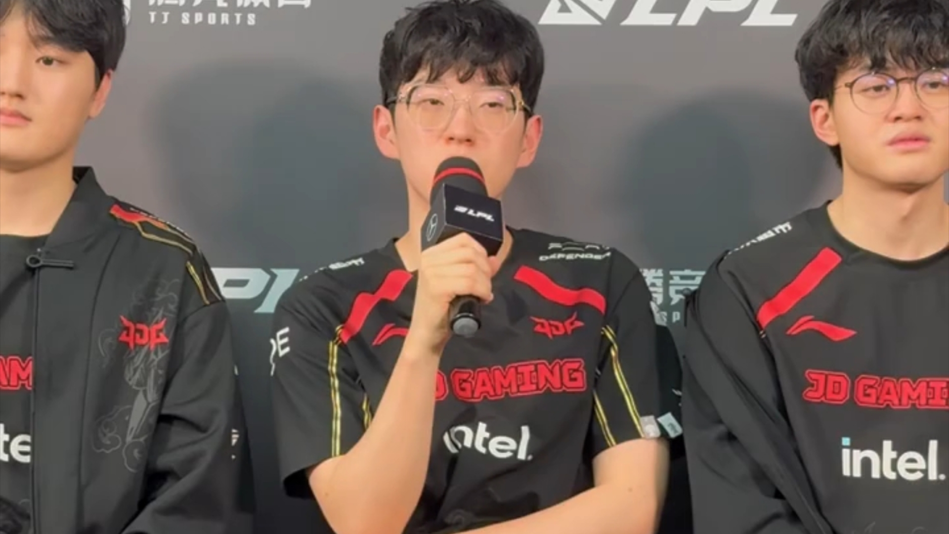 Scout意外战胜巴黎圣日耳曼，败北引爆全场！