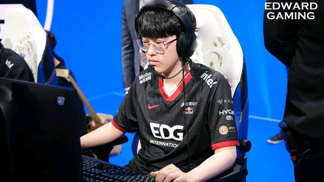 Scout意外战胜巴黎圣日耳曼，败北引爆全场！