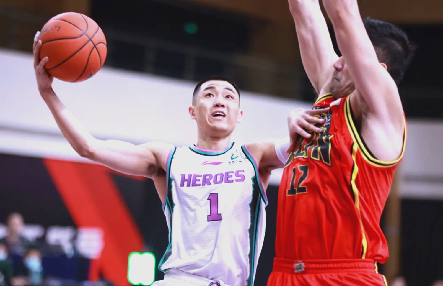 KAIYUN SPORTS-山东男篮发布备战花絮，转会期官宣签约，葡超任务艰巨，阵容厚度经受考验-KAIYUN SPORTS