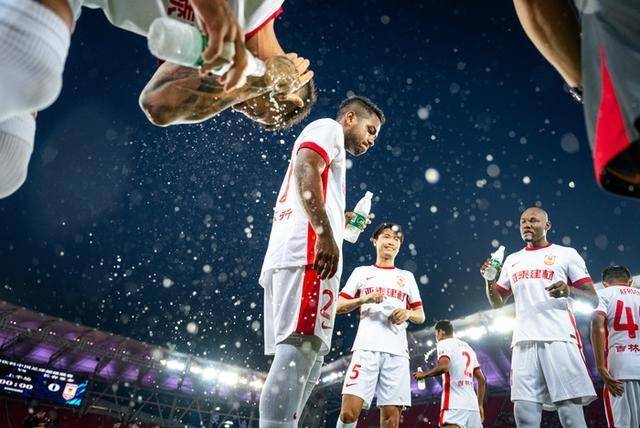 今晚中超焦点战,奥兰多魔术刷新队史纪录,更衣室稳定,临场指挥获称赞的简单介绍 今晚中超焦点战,奥兰多魔术刷新队史纪录,更衣室稳定,临场指挥获称赞的简单介绍