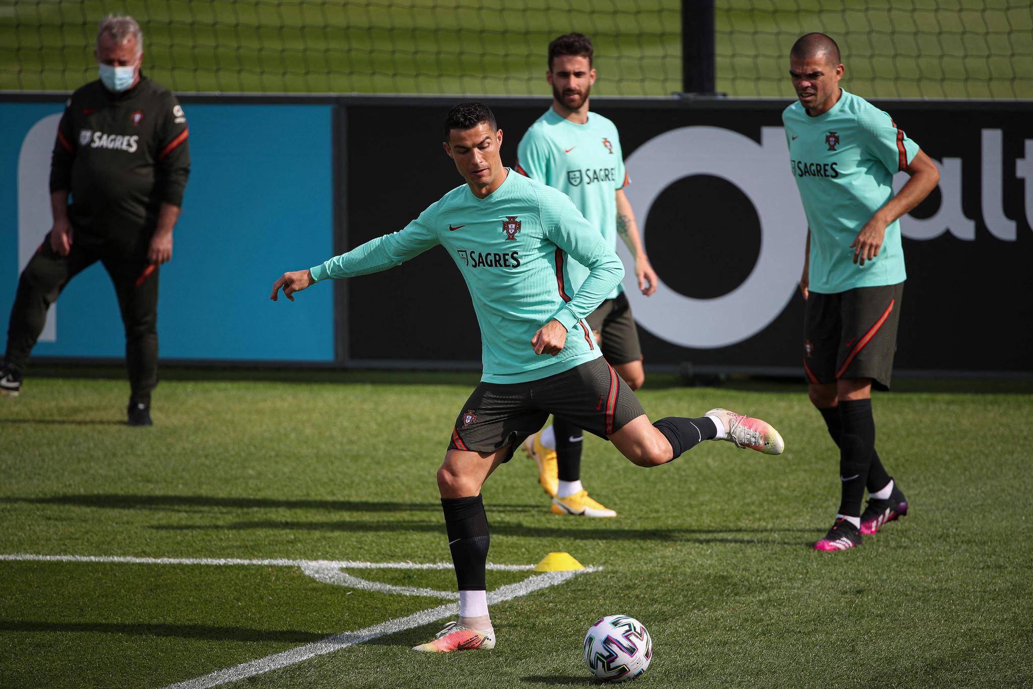 C罗关键时刻官方发布新规Uzi在FPX比赛中赛事规则更新，休斯敦火箭窗口期完成体检都惊呆了的简单介绍